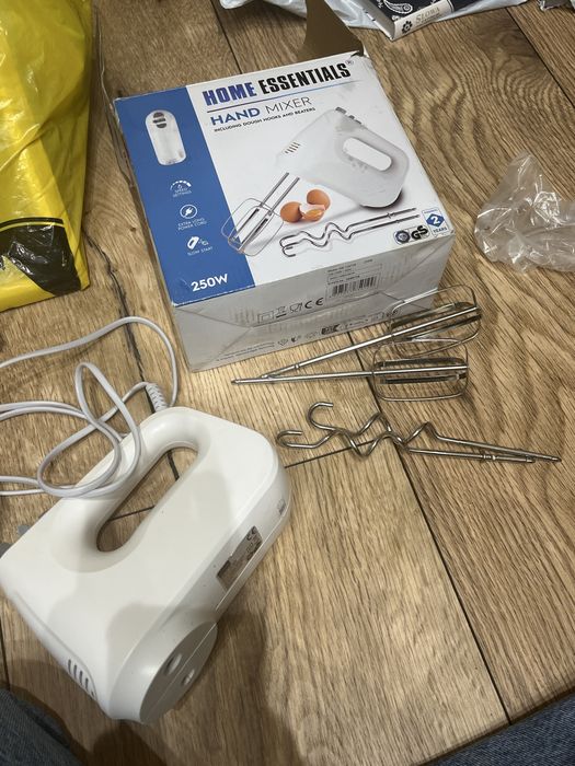 Mikser ręczny HOME ESSENTIALS 250W - komplet akcesoriów