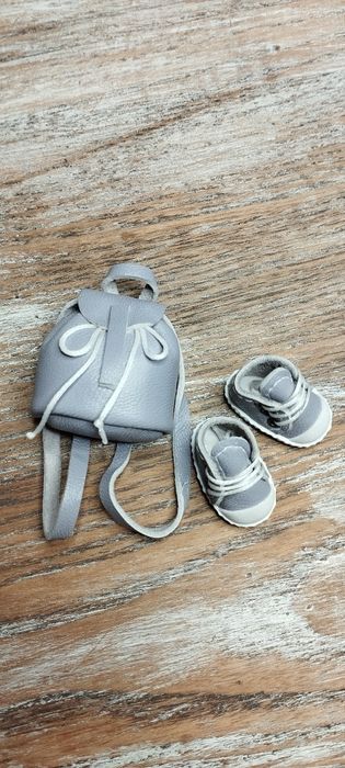 Mini plecak i buciki dla lalki