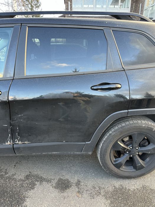 Двері черокі джип cherokee jeep KL кл передні задні ліві водійські