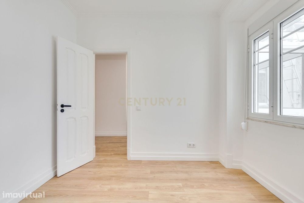 Apartamento T2, totalmente renovado.