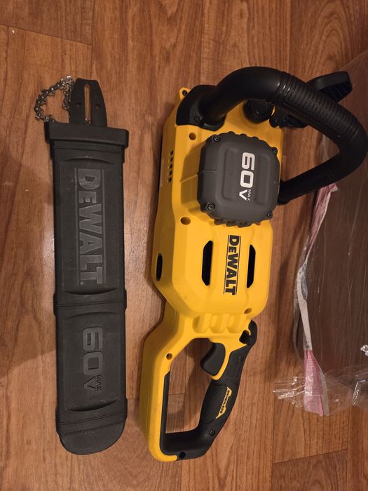 Ланцюгова пила DeWALT DCCS672  під ремонт