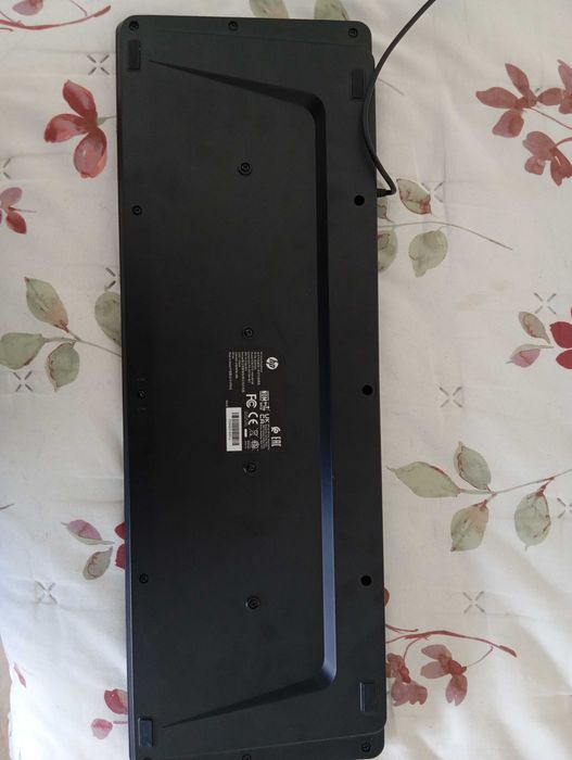 Vendo conjunto de 2 teclados USB, ambos totalmente funcionais