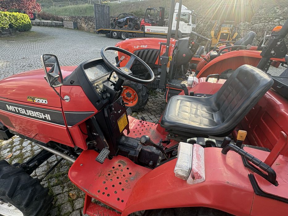 Trator Mitsubishi MT230D