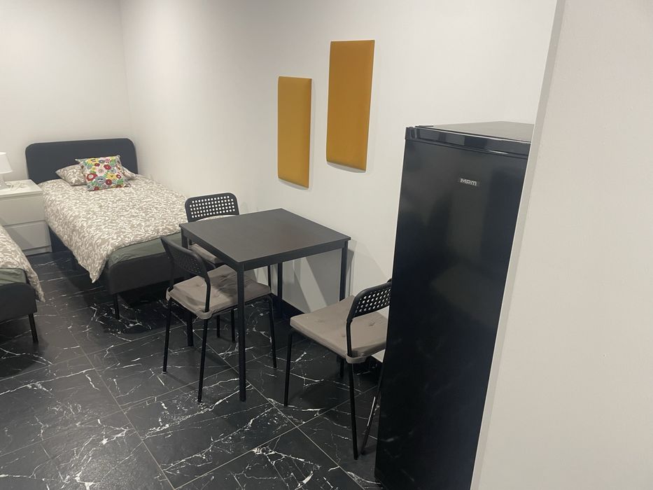 Pokoje z prywatną łazienką oraz kuchnią,  3 minuty od Umicore, Ionway