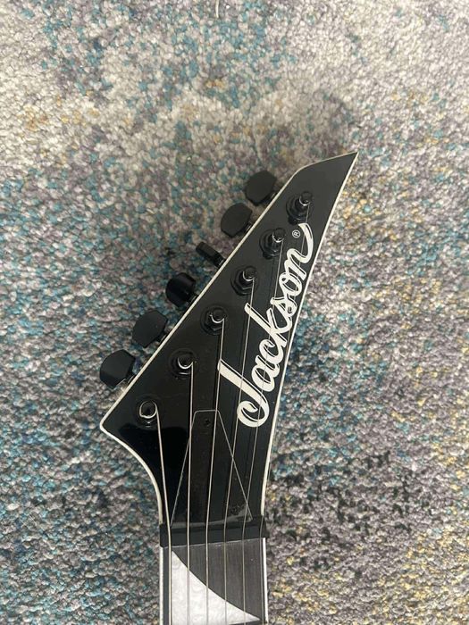 Gitara elektryczna Jackson JS32T King V + akcesoria