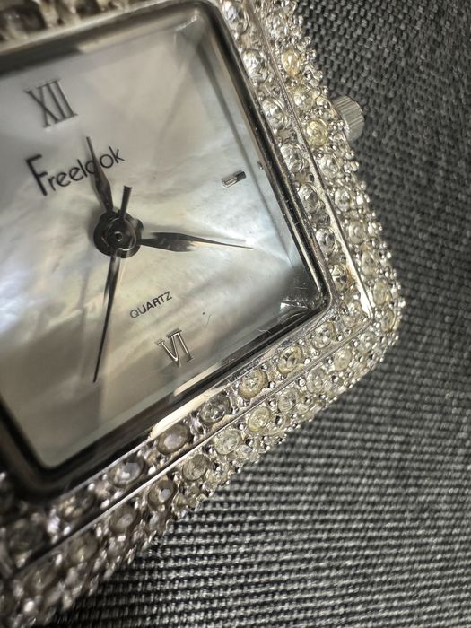 часы с камнями swarovski freelook ha 1015