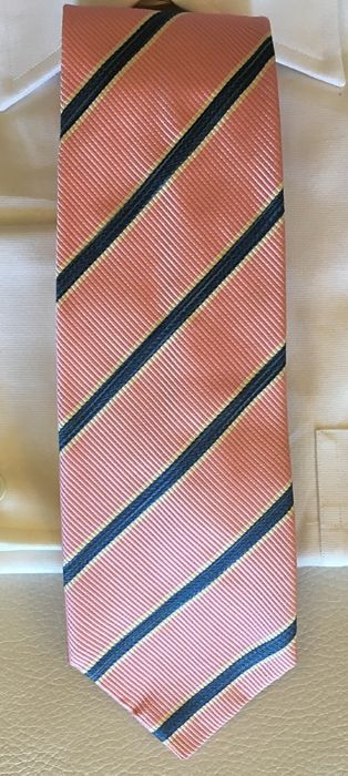 Gravatas de seda novas de boa qualidade. O preço é para UMA gravata