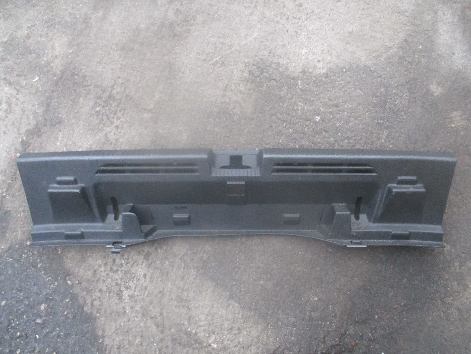 Opel Crossland nakładka plastik pasa tylnego bagaznika