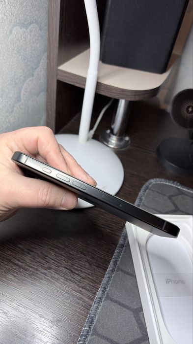 Продам iPhone 16 Pro Black Titanium 256gb Neverlock Фіз сім.
