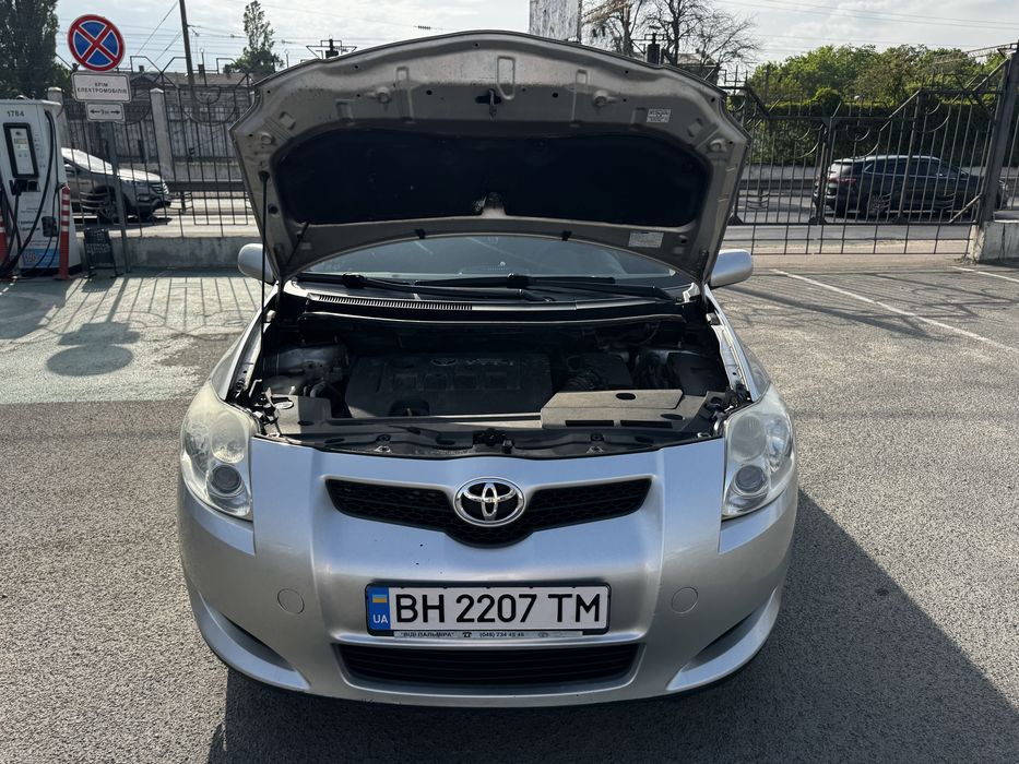 Продам своє авто toyota auris 2008 року