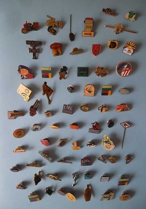 67 pins metálicos antigos , marcas comerciais e outros temas.