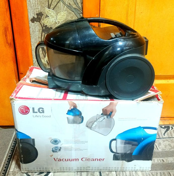 Пылесос,  LG 1600 Вт, безмешковой,  комплект