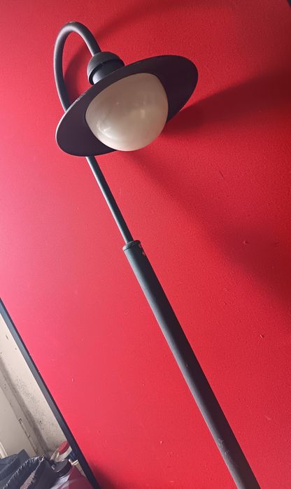 Candeeiro de pé alto com 1,38m