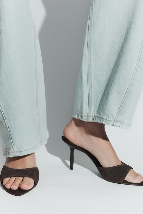 Жіноче та чоловіче взуття  ZARA