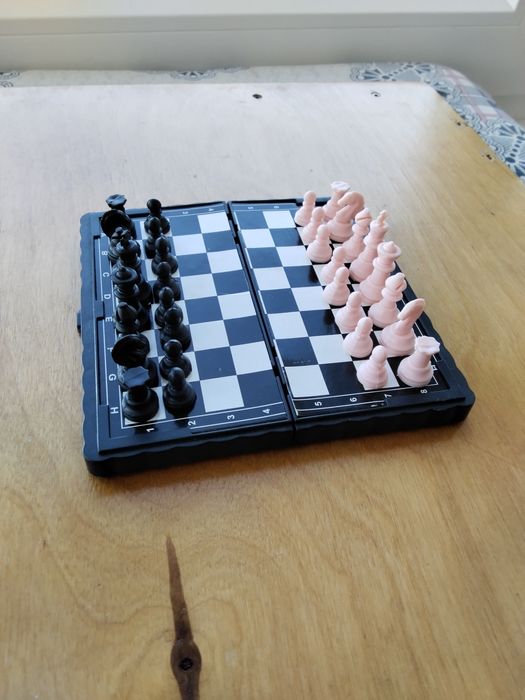 Шахматы ( мини) )карманные. Новые. Идеальное состояние.