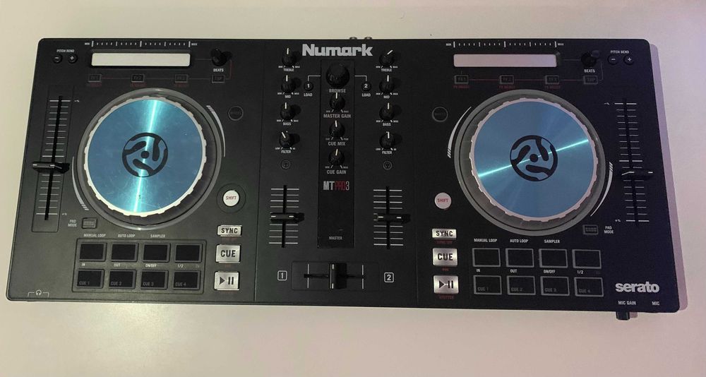 Mesa de DJ Numark Mixtrack Pro 3