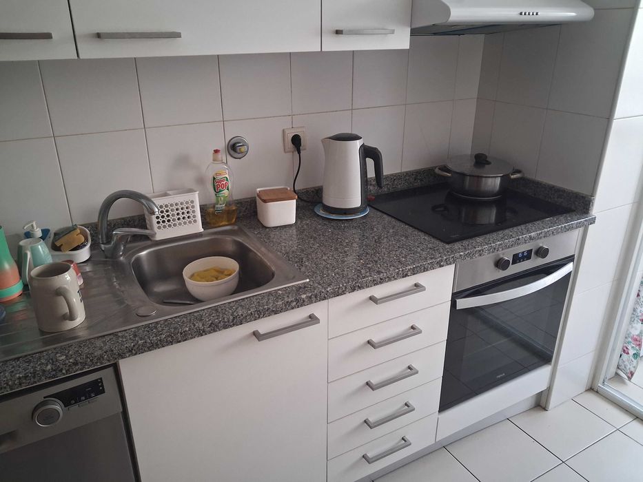 Alugo quarto a estudante no Porto a 5 minutos do metro