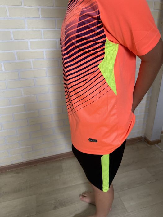 Продам форму для футбола новая