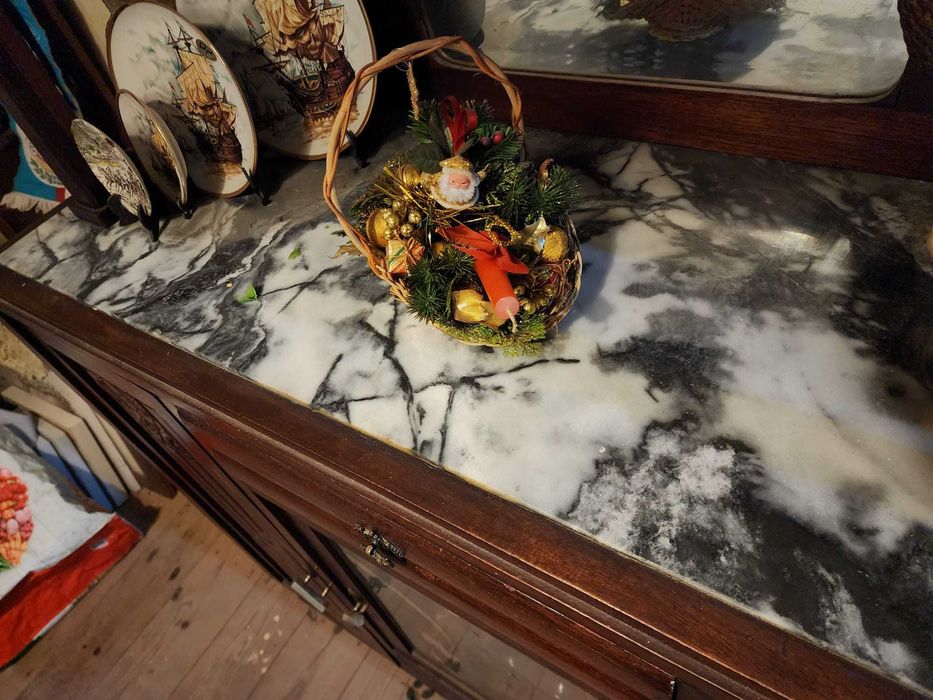 Móvel/cristaleira antigo