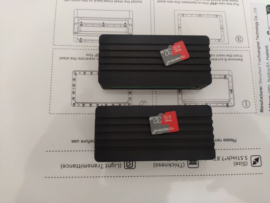 Raspberry pi zero w2 у корпусі з флешками