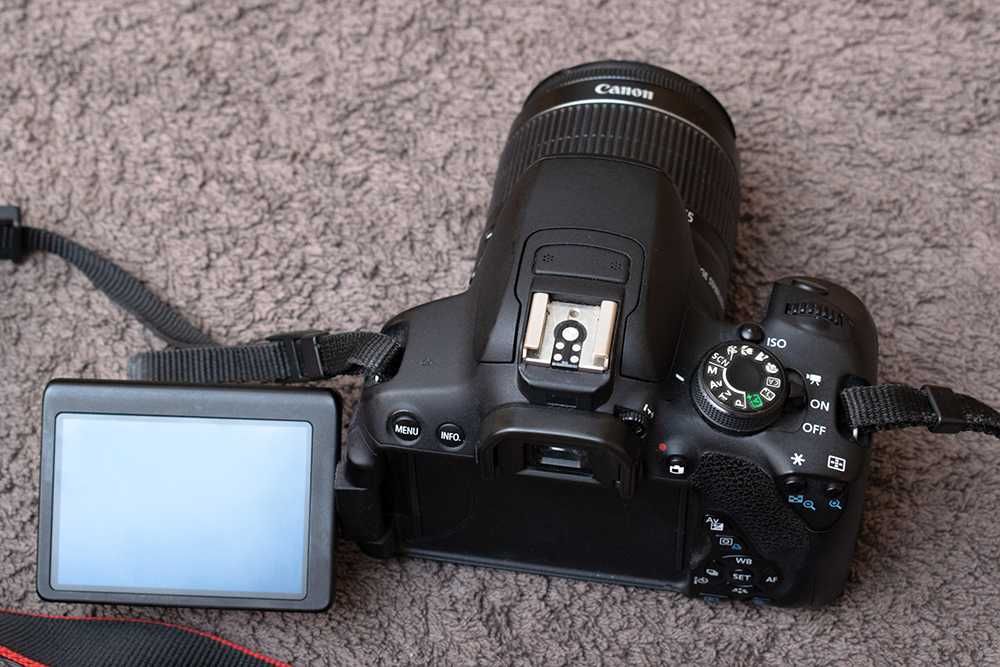 Canon EOS 700D - Дзеркальний фотоапарат +об’єктив +сумка +карточка