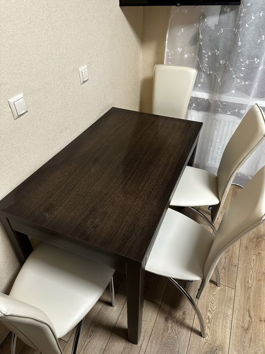 Продам обеденный стол