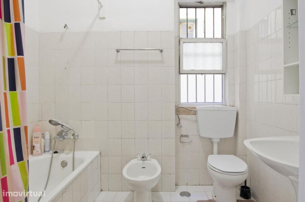 Quarto - localizado em Intendente Lisbon