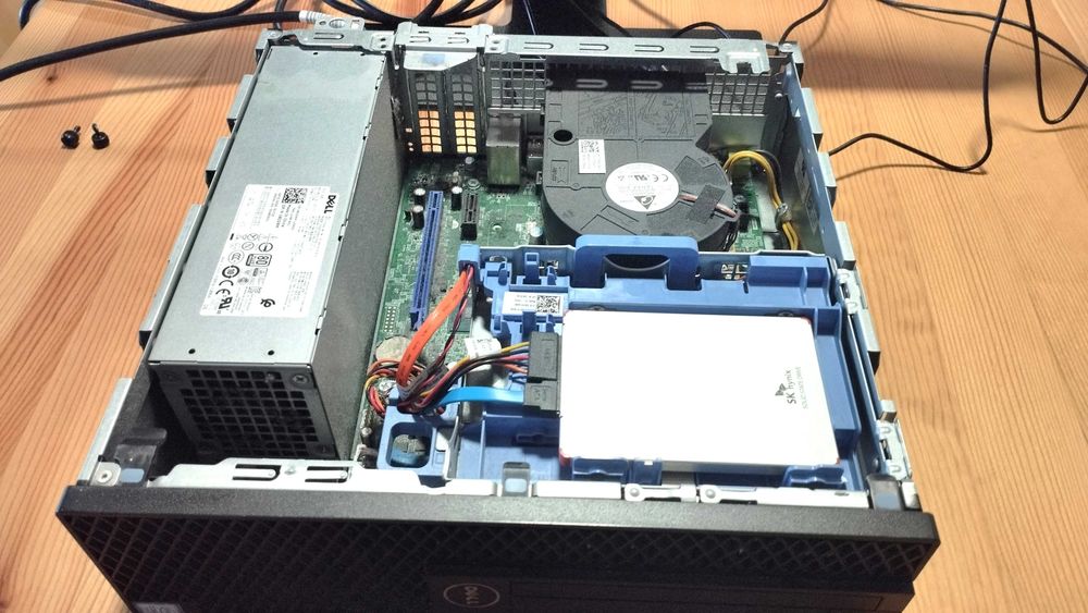 PC - Dell OptiPlex 3050 i5-7500/3.4Ghz/8GB DDR4/256GB SSD