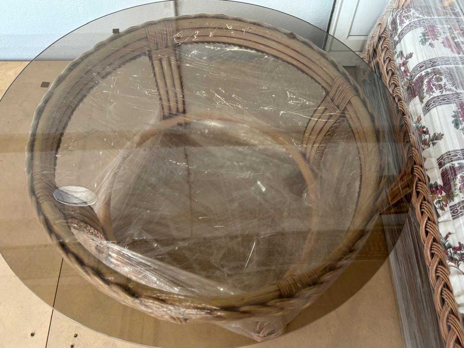 Conjunto de sofá e mesa trabalhados