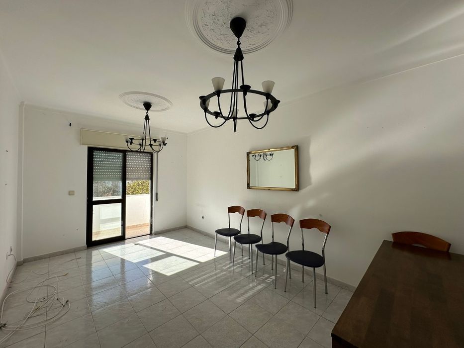 Apartamento T3 com grandes áreas