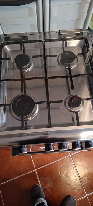 Fogão a gás com pouco uso e muito bom estado