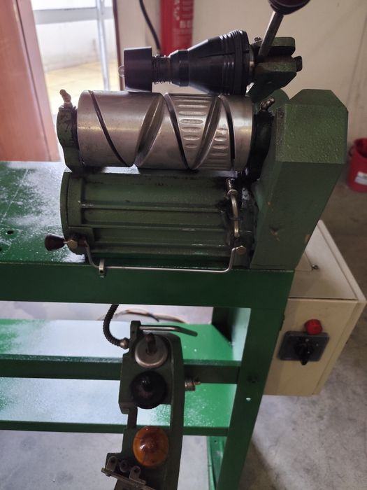 Máquina de rebobinar fio.