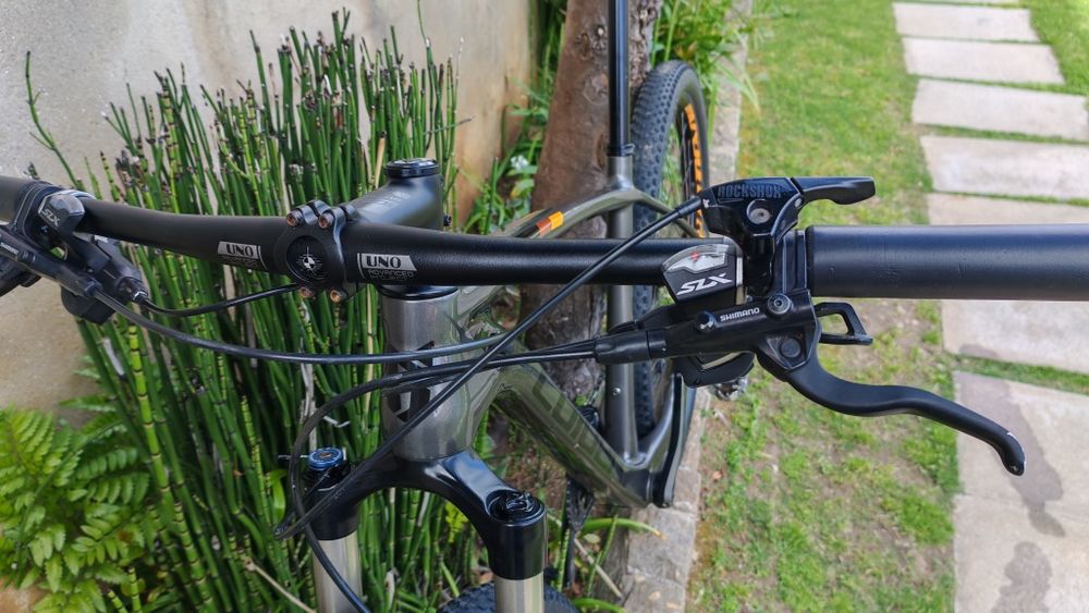 Bicicleta BTT carbono