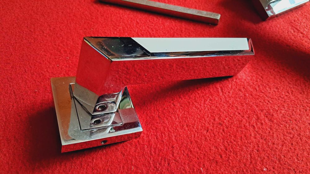 Klamki klamka chrom biel nowoczesna biurowa stylowa