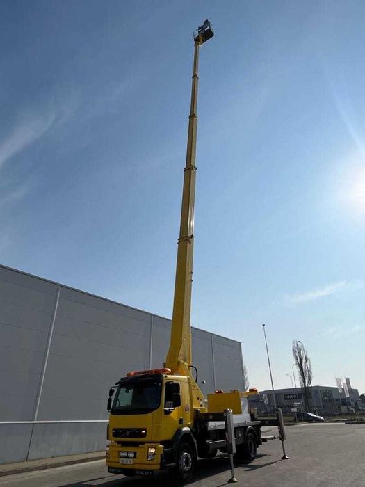 PODNOŚNIKI KOSZOWE Wynajem 23M 35M Zwyżki Wycinka Drzew