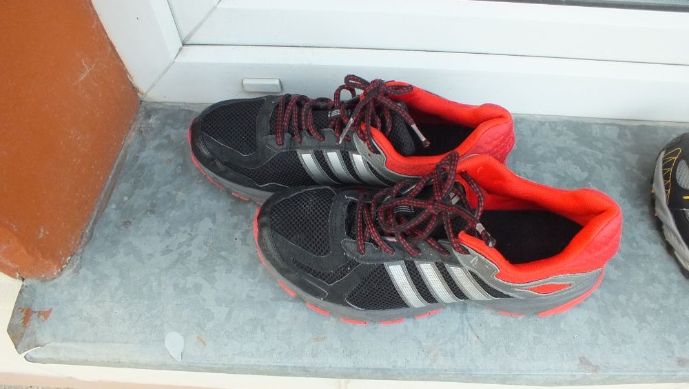 Super buty sportowe marki Adidas roz 44 2/3