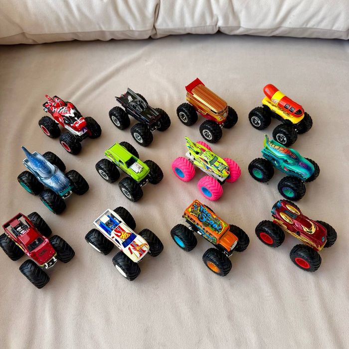 Дитячі Hot Wheels монстертраки та спецтехника