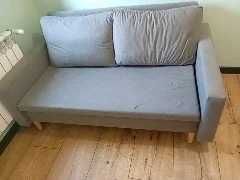 Mała sofa dziecięca uszkodzona