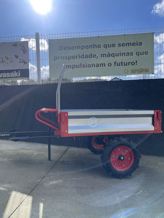 Atrelado motocultivador basculante