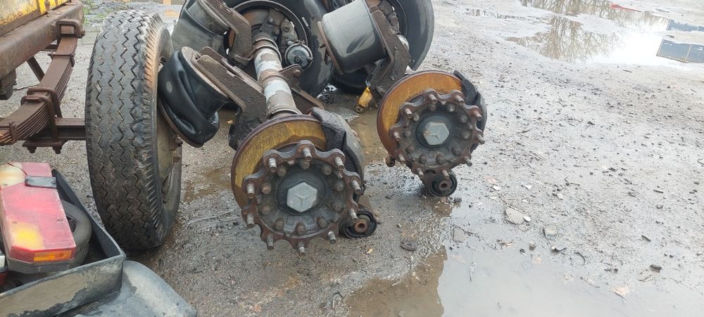 Ось мерседес интракс