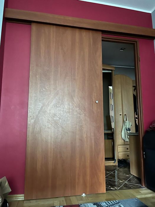 Drzwi przesuwne z prowadnicami