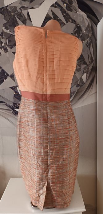 Elegancka sukienka Anne Klein.