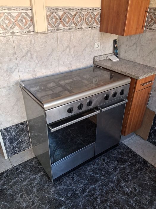 Fogão Meireles inox 5.gas e forno a gás.