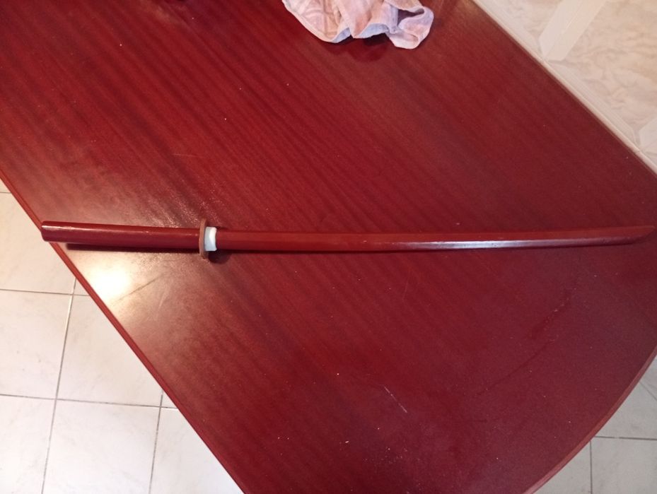 Moveis e espada de madeira