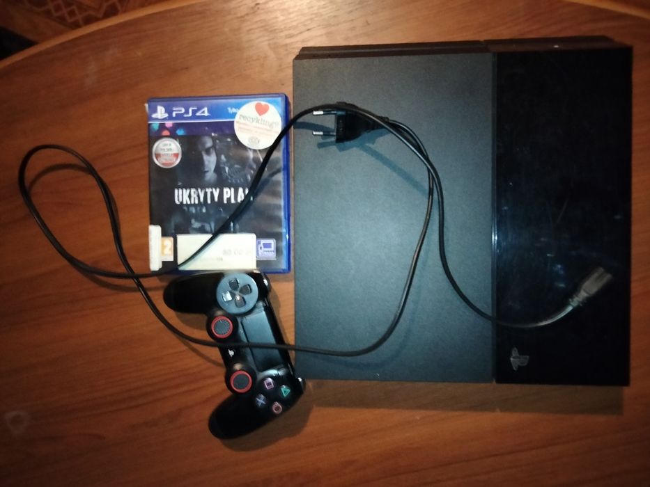 Sprzedam PS4 w dobrym stanie