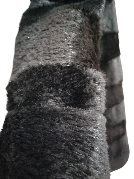 Шуба норкова чорного кольору з капюшоном