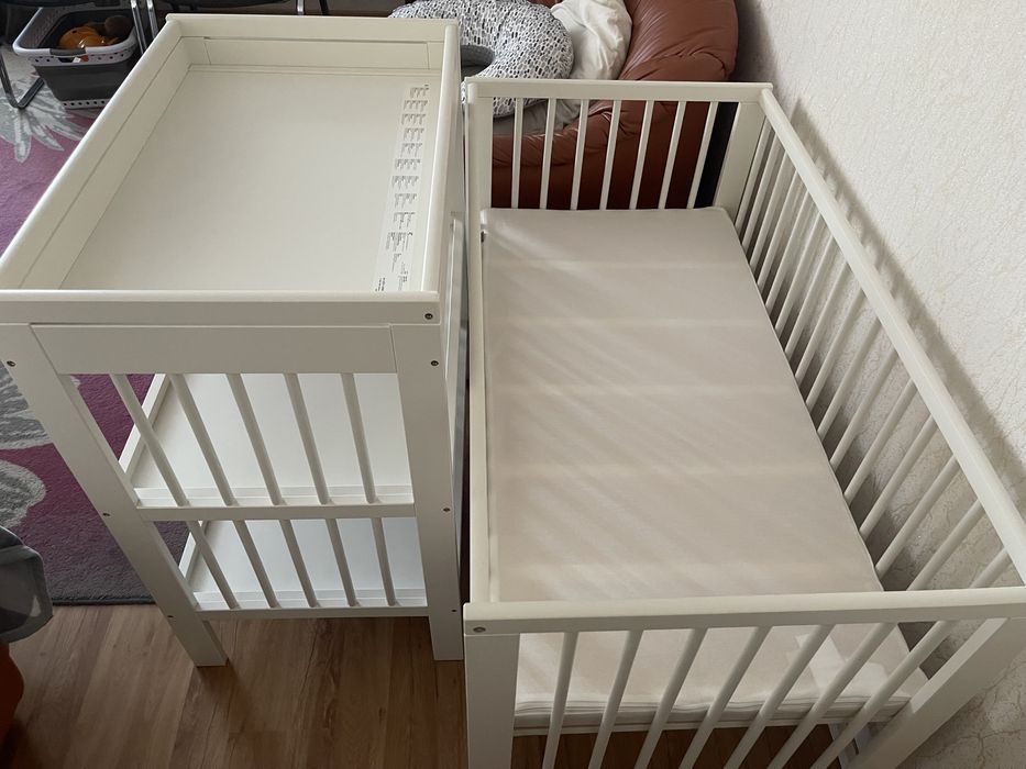 Дидяче ліжечко і пеленальний столик Ikea