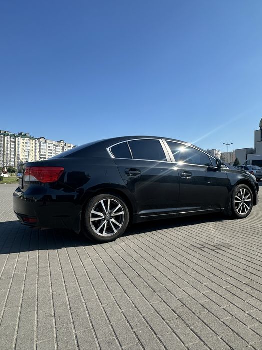 Продам автомобіль Toyota Avensis 2012р газ/бензин