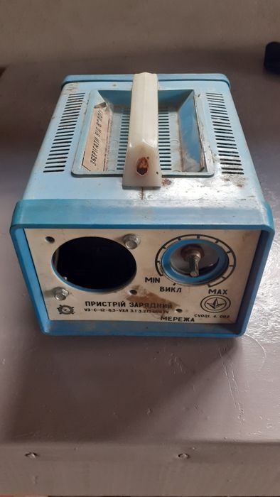 Зарядне до  авто