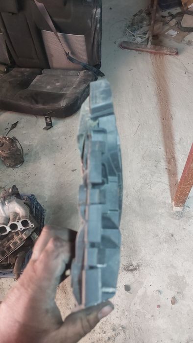 Направляюча переднього бампера ліва Audi A4 B5 8d0807283aa